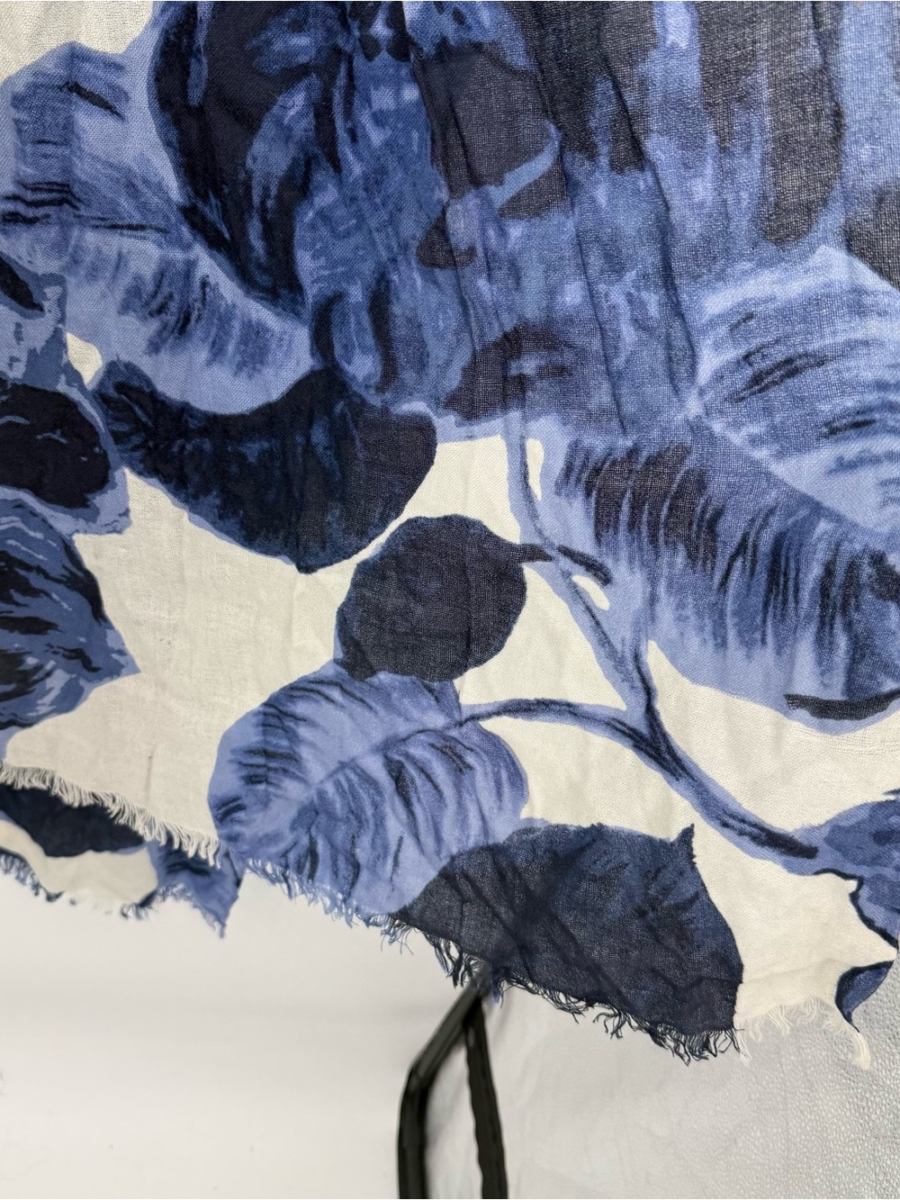 Neiman Marcus Blue Floral Lightweight Merino Wool Scarf Wrap One Size Accessory - Picture 8 of 12